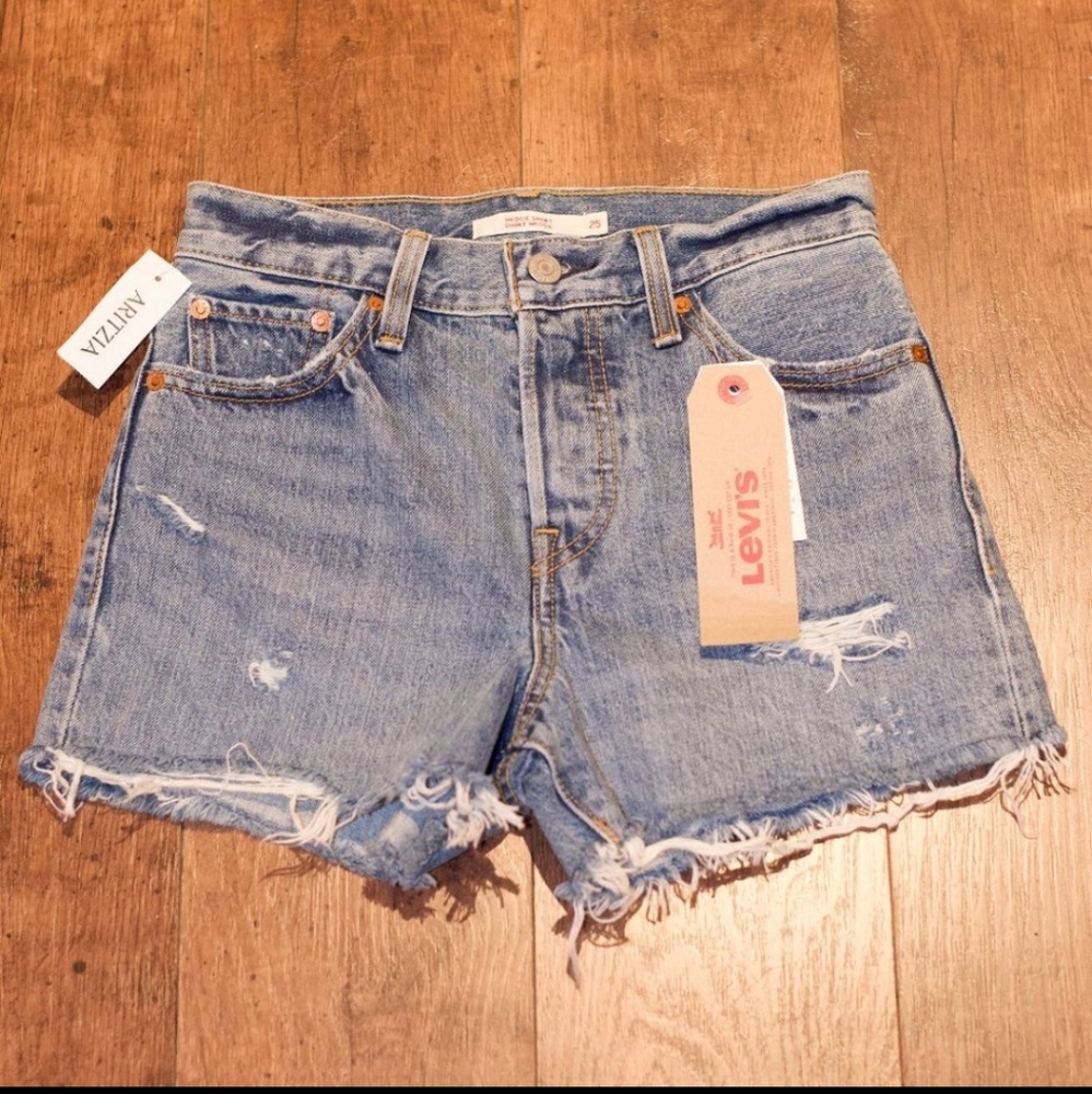 Levi's Wedgie short size 25